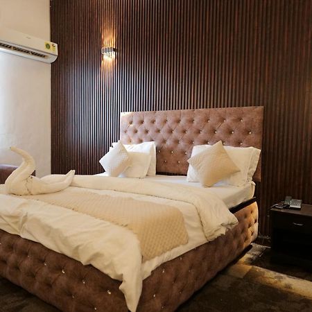 Hotel Kuber Rāi エクステリア 写真