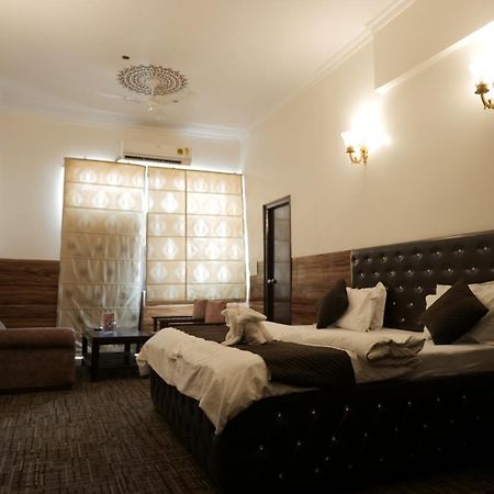 Hotel Kuber Rāi エクステリア 写真