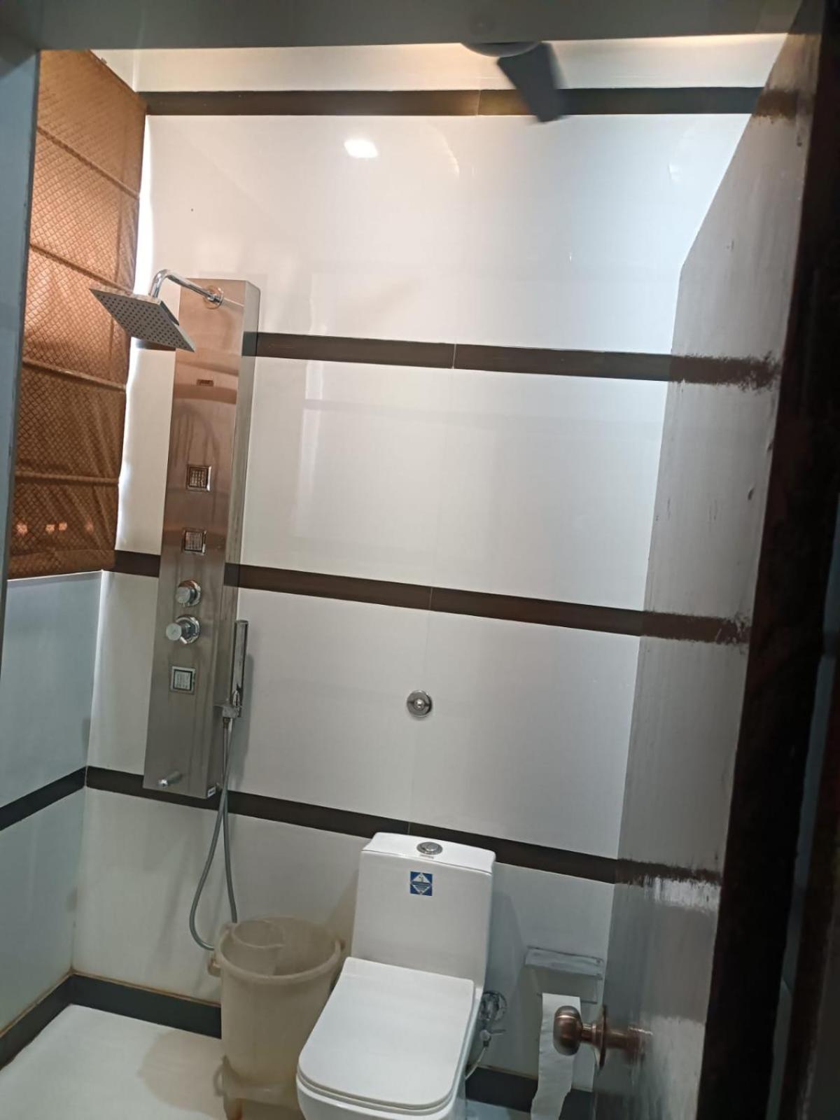 Hotel Kuber Rāi エクステリア 写真