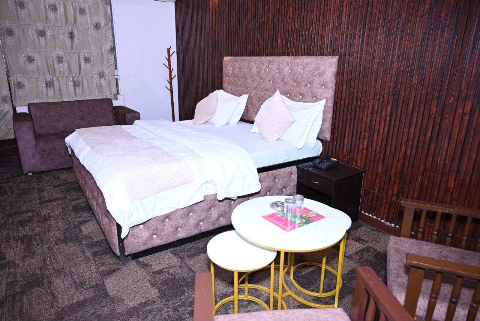 Hotel Kuber Rāi エクステリア 写真