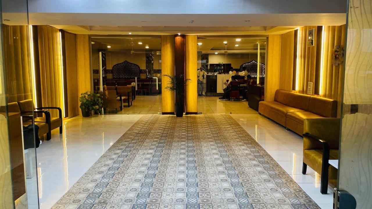 Hotel Kuber Rāi エクステリア 写真