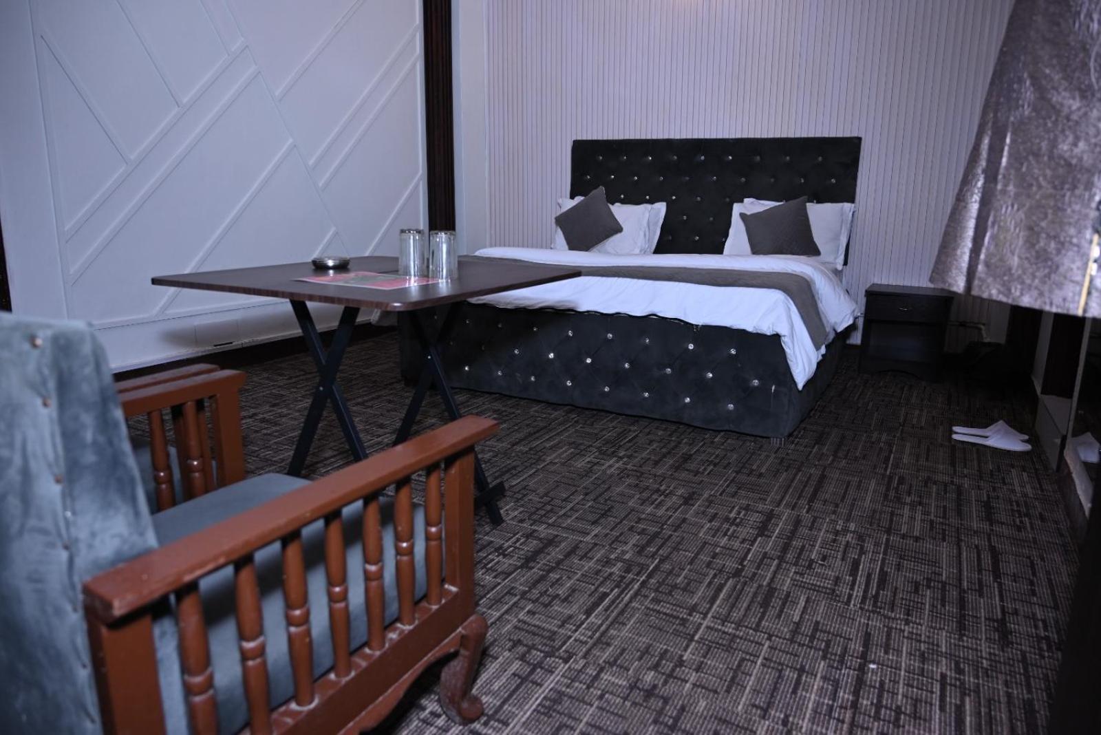 Hotel Kuber Rāi エクステリア 写真