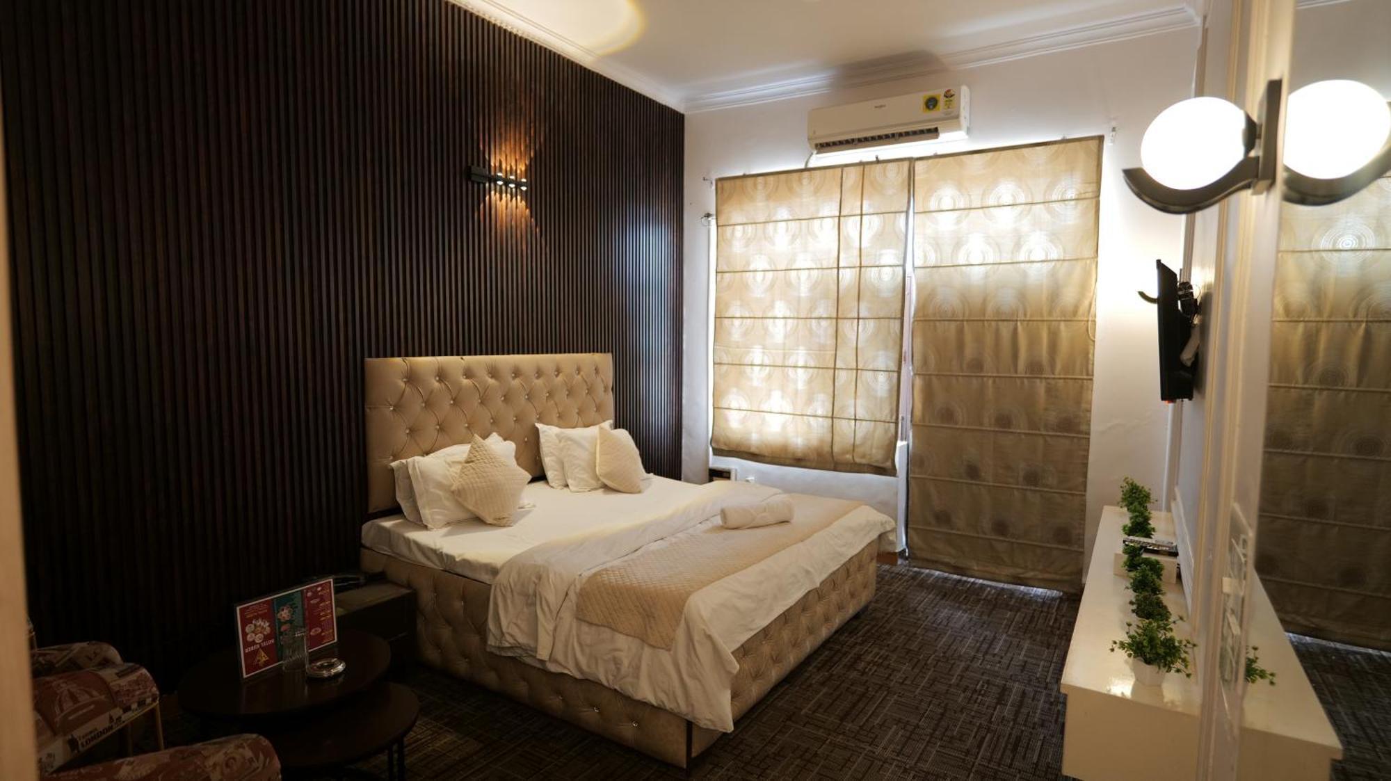 Hotel Kuber Rāi エクステリア 写真